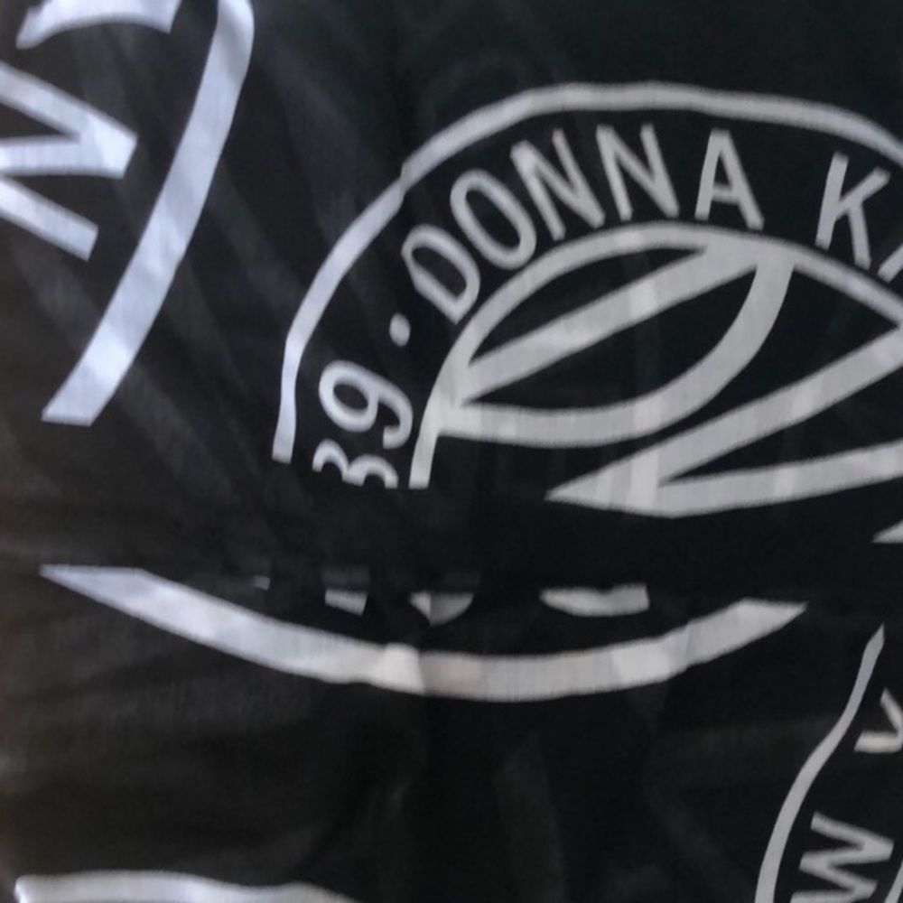 🏁 DKNY oversized scarf